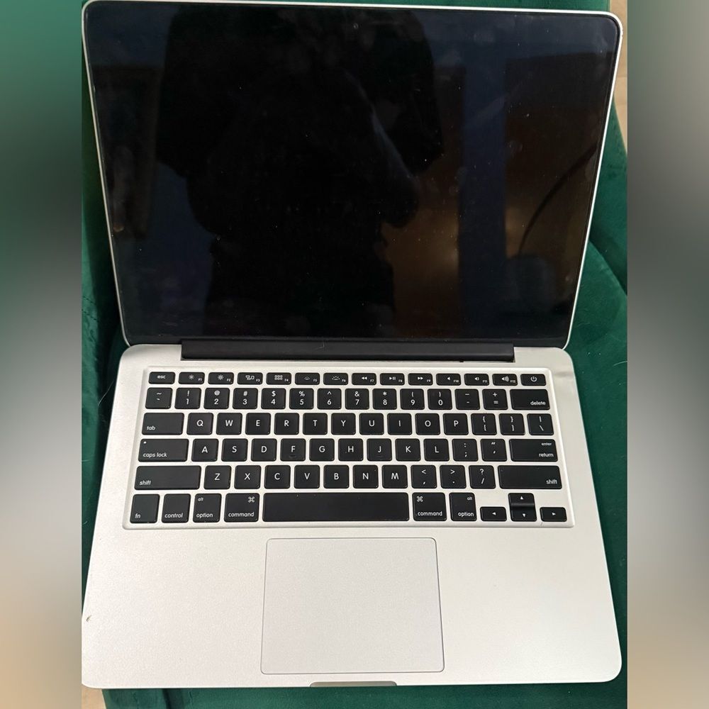 Apple Macbook Pro 13" 2013 
A1425 Catalina i7 3.0 GHz 8GB Small Dent WORKING